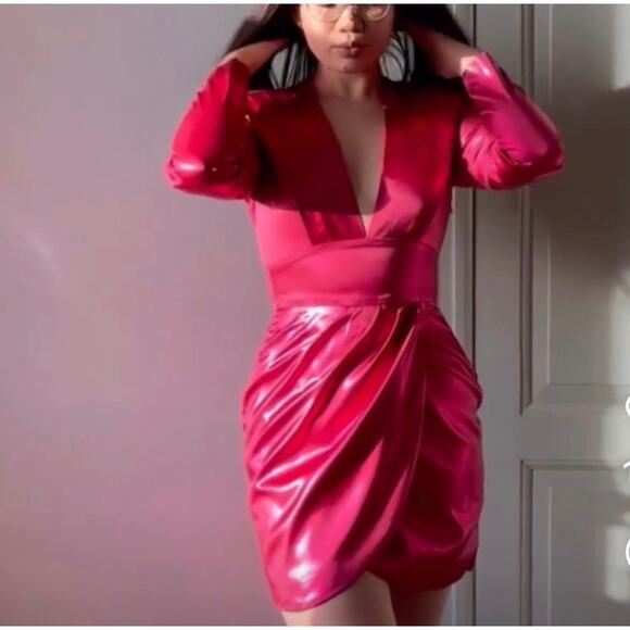 ZARA BLOGGER FAVORITE LAMINATED MINI DRESS FUCHSIA - Picture 1 of 14